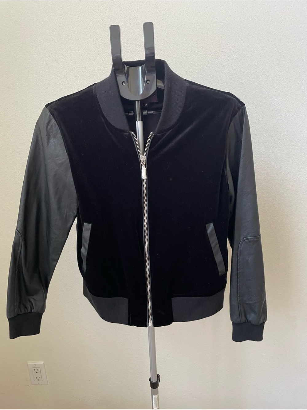 Vigías Black Women's Bomber Jacket with synthetic leather Sleeves